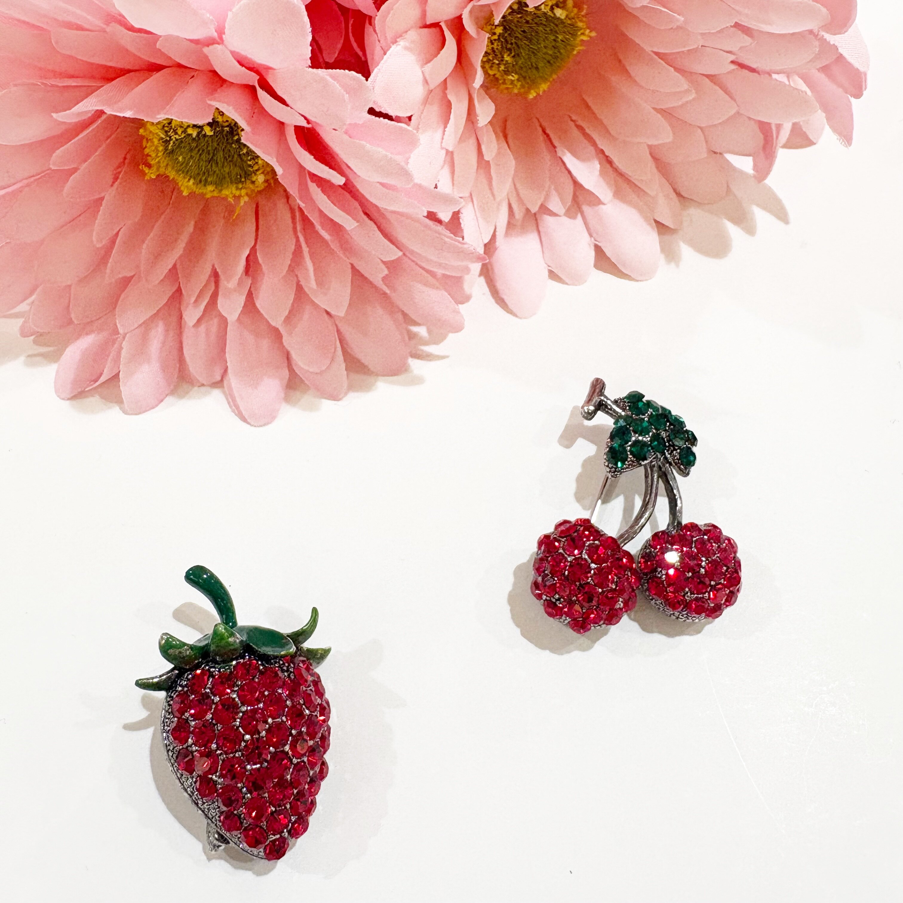 モチーフブローチ