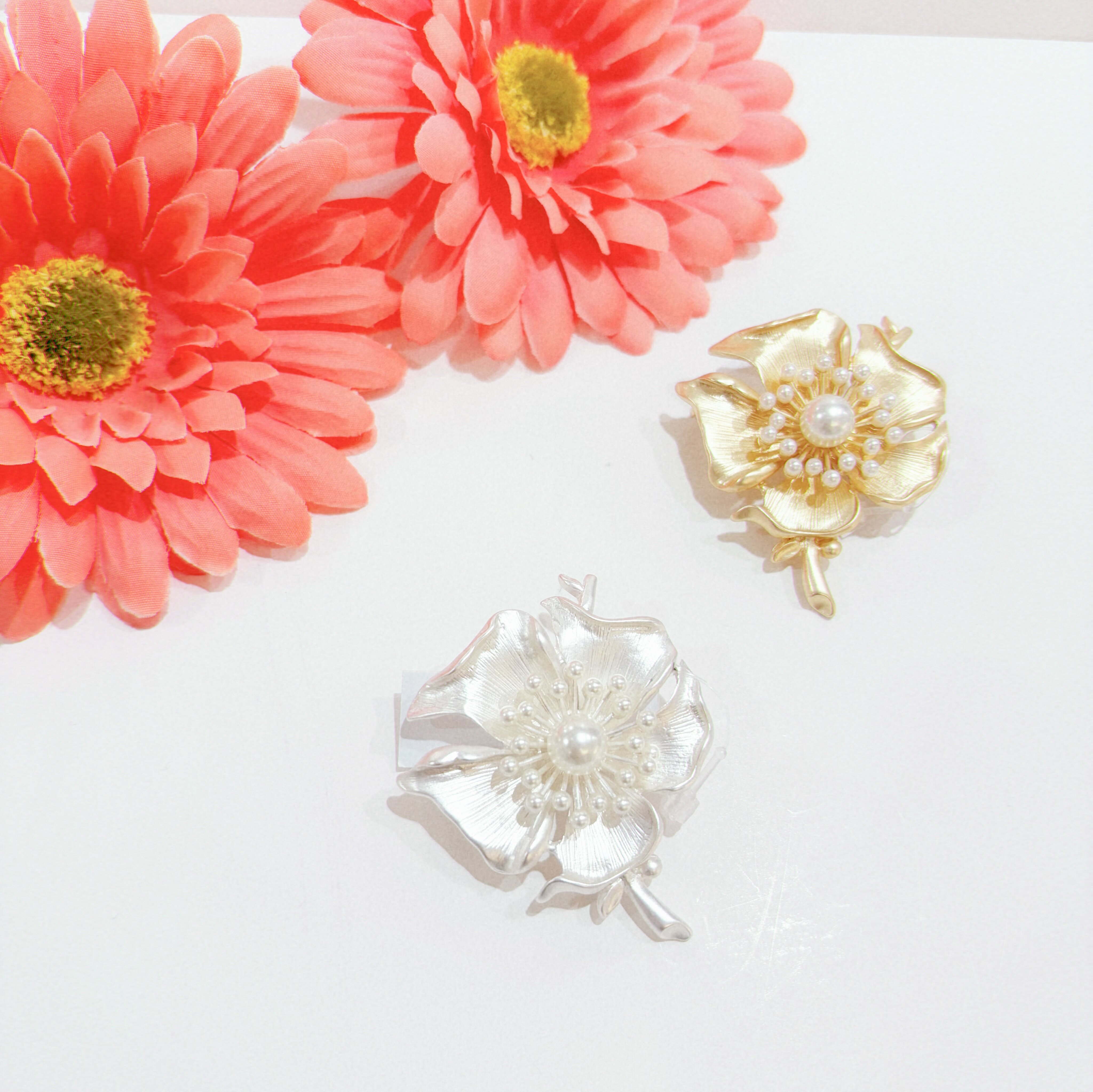 フラワーメタルブローチ