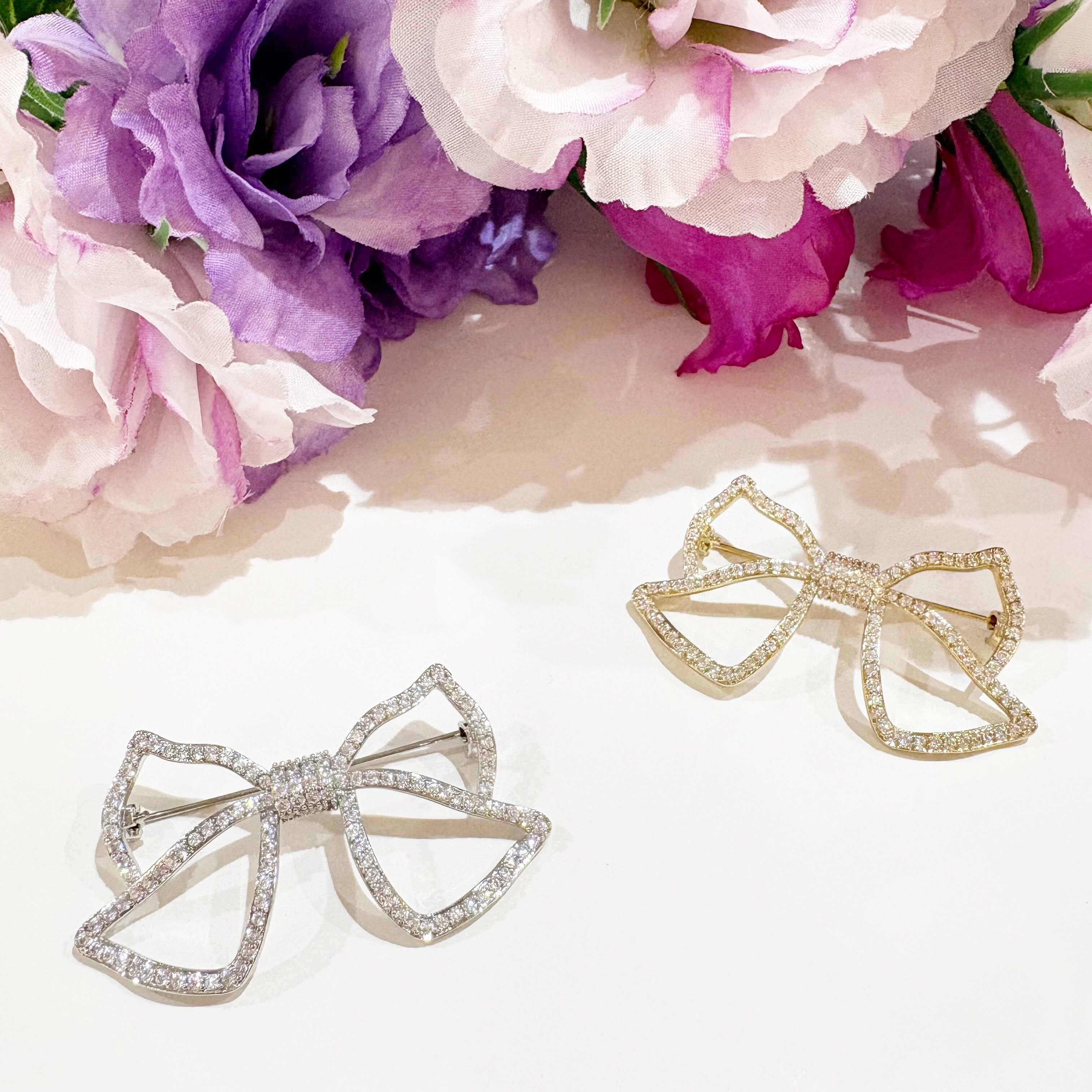 リボンモチーフブローチ
